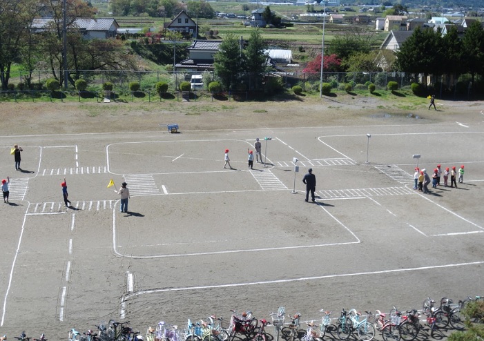 後ろ確認！　よーし!!　…　交通安全教室