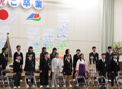 ご卒業おめでとうございます　…　夢と希望に向かって大きく羽ばたく18名！
