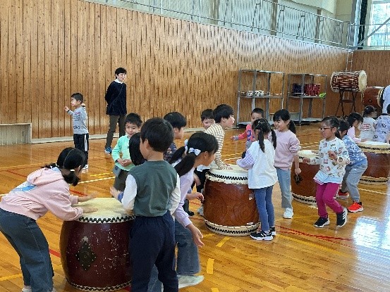 4月28日　全校和太鼓体験
