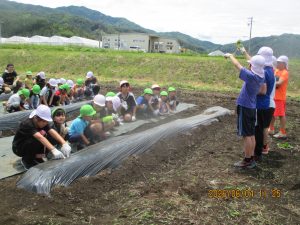 【５年生】保育園との交流
